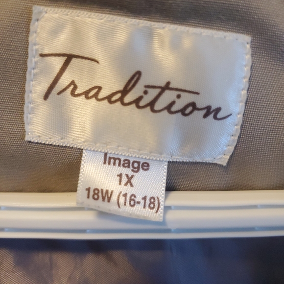 Lovely lightweight Fall jacket with hood - Picture 2 of 4